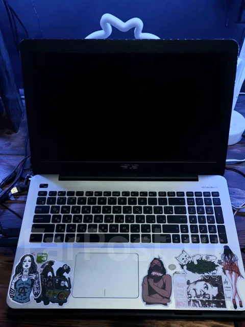 Asus X555L. 15.6", 2,4����, ��� 12 ��, ���� 500���, WiFi: 1, Bluetooth: 1, ����������� �� 3��. ����