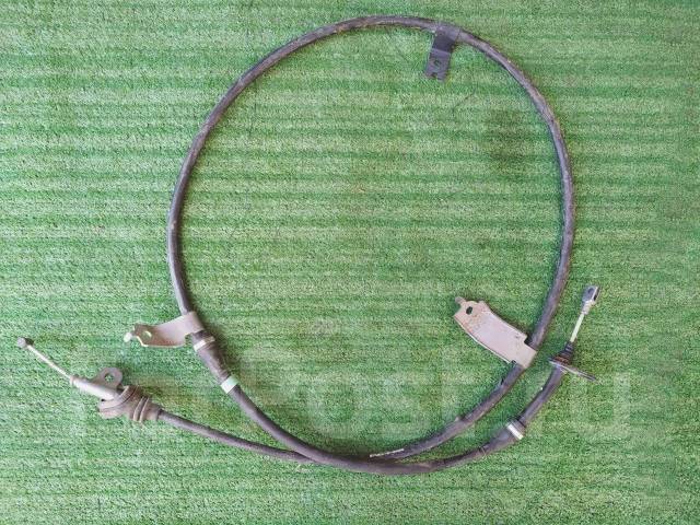 Трос ручника ниссан альмера классик в10. Трос ручниковый nissan almera classic. Трос ручниковый nissan almera classic. Трос стояночного тормоза ниссан альмера классик. Тросик ручника альмера классик.