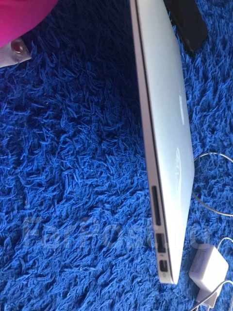 Apple MacBook Air 13 2010 Late. 13.3", ��� 2048 ��, ���� 128���, WiFi: 1, Bluetooth: 1 ����