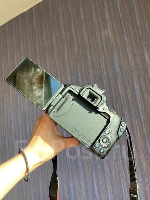 Canon EOS 250D ����