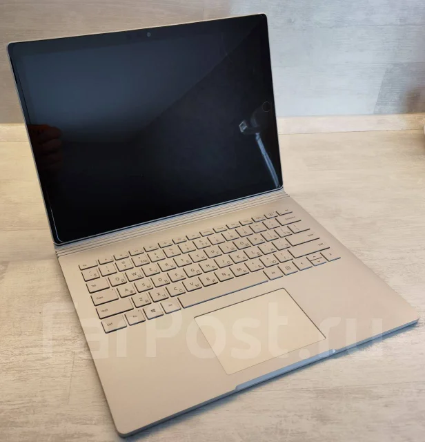 Microsoft Surface Book. 13.5", 3,5����, ��� 8 ��, ���� 256���, WiFi: 1, Bluetooth: 1, ����������� �� 17��. ����