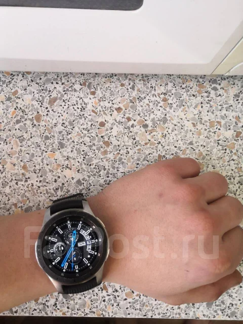 Samsung Galaxy Watch. GPS, NFC, IP67 ����