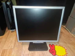 Acer. 19" ����