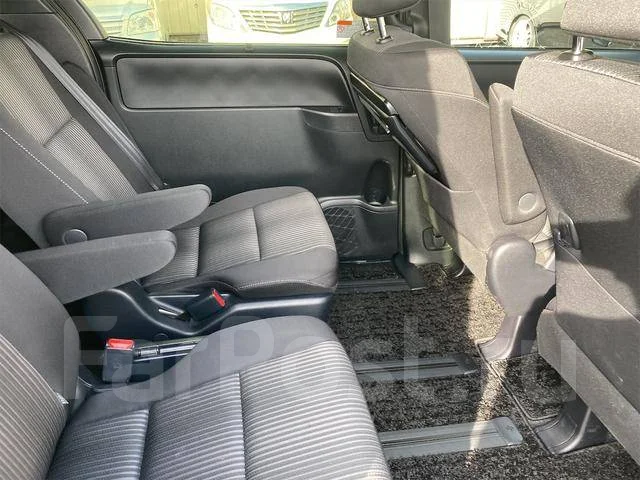 Toyota Voxy. ��������, 4wd, 2.0 (152��.�.), ������, 25 000����. ��, �/�. ��� ����� �� ������������ ����