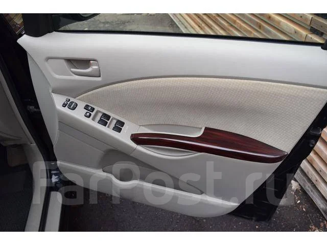 Toyota Isis. ��������, 4wd, 1.8 (130��.�.), ������, 70 000����. ��, �/�. ��� ����� �� ������������ ����