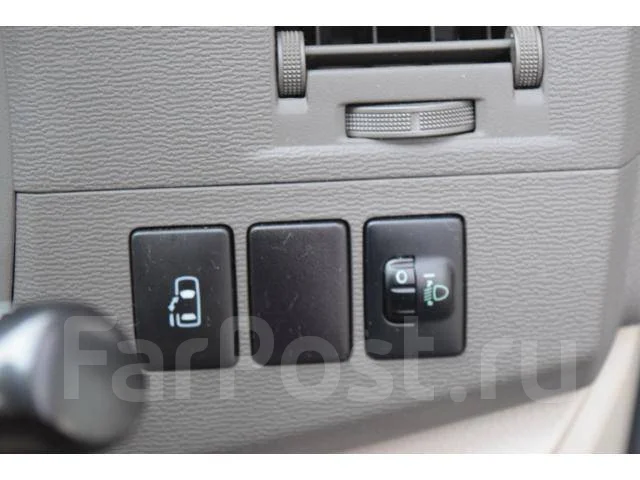 Toyota Isis. ��������, 4wd, 1.8 (130��.�.), ������, 70 000����. ��, �/�. ��� ����� �� ������������ ����