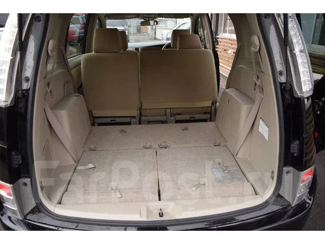 Toyota Isis. ��������, 4wd, 1.8 (130��.�.), ������, 70 000����. ��, �/�. ��� ����� �� ������������ ����