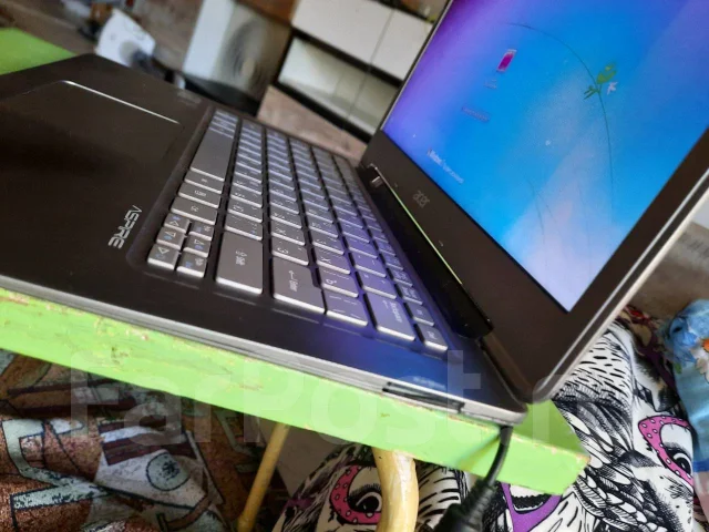 Acer Aspire 3. 1,6����, ��� 4 ��, ���� 500���, WiFi: 1, Bluetooth: 1 ����