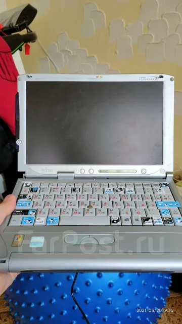 Fujitsu. 10", 800����, ��� 256 �� � ������, ���� 20���, WiFi: 1, ����������� �� 1��. ����