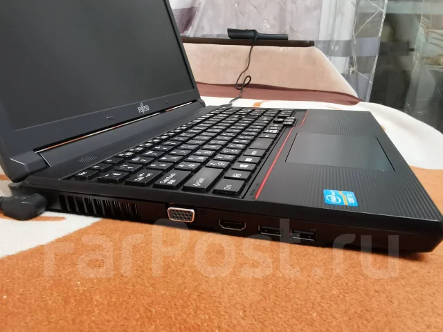 Fujitsu LifeBook. 15.6", 2,4����, ��� 8 ��, ���� 320���, WiFi: 1, Bluetooth: 1, ����������� �� 1��. ����