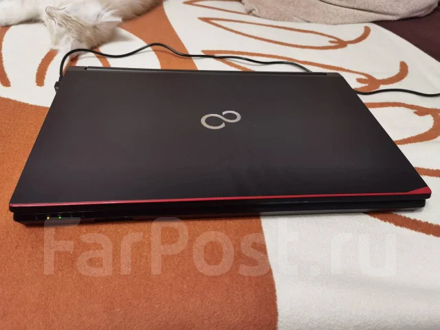 Fujitsu LifeBook. 15.6", 2,4����, ��� 8 ��, ���� 320���, WiFi: 1, Bluetooth: 1, ����������� �� 1��. ����