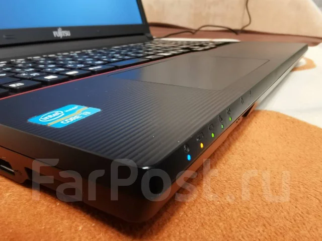 Fujitsu LifeBook. 15.6", 2,4����, ��� 8 ��, ���� 320���, WiFi: 1, Bluetooth: 1, ����������� �� 1��. ����