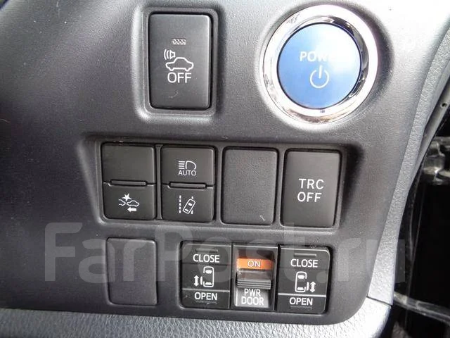 Toyota Voxy. ��������, 4wd, ������. ��� ����� �� ������������ ����