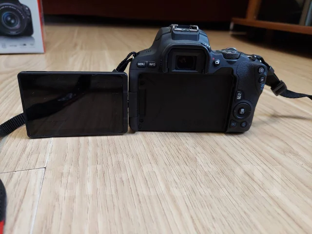 Canon EOS 200D ����