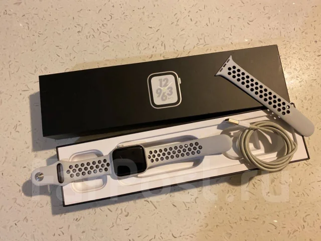 Apple Watch Series 4. GPS, NFC, IP67, IP68 ����
