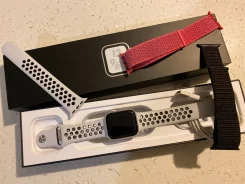 Apple Watch Series 4. GPS, NFC, IP67, IP68 ����