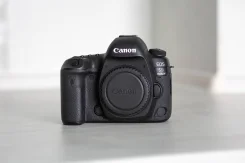 Canon EOS 5D Mark IV ����