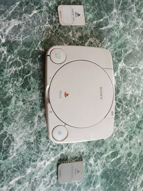 Sony PlayStation One ����