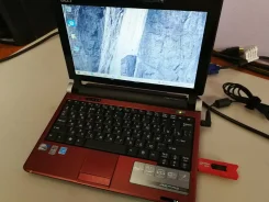 Acer Aspire One. 10.1", 1,6����, ��� 2048 ��, ���� 60���, WiFi, ����������� �� 5��. ����