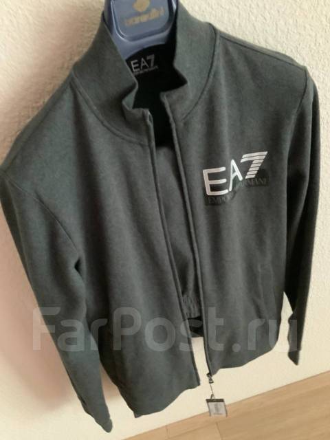 Продам спортивный костюм мужской оригинал Emporio Armani, 46, 48, новый, в наличии. Цена: 45 000₽ во Владивостоке