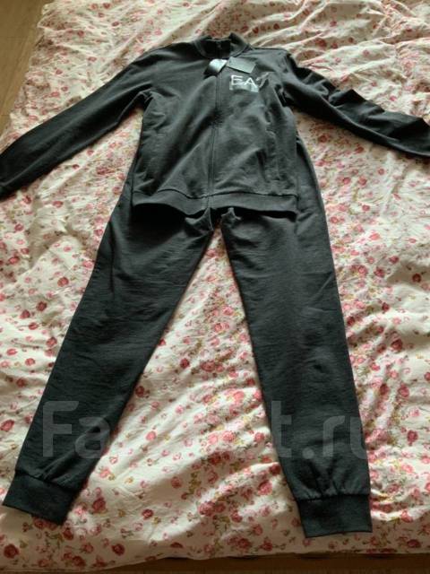 Продам спортивный костюм мужской оригинал Emporio Armani, 46, 48, новый, в наличии. Цена: 45 000₽ во Владивостоке