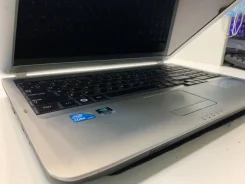 Samsung R530. 15.6", 2,3����, ��� 6 ��, ���� 500���, WiFi: 1 ����