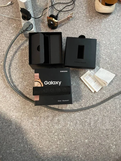 Samsung Galaxy Watch. GPS, NFC ����