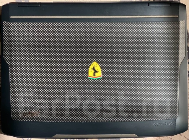 Acer Ferrari. 12.1", 2,3����, ��� 4 ��, ���� 250���, WiFi: 1, Bluetooth: 1, ����������� �� 3��. ����