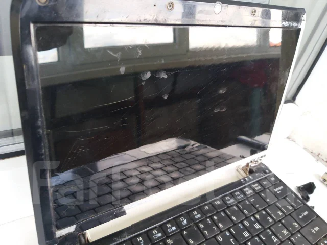 Acer Aspire One. 10.2", 1 500����, ��� 256 �� � ������, ���� 4 500���, WiFi: 1, Bluetooth: 1, ����������� �� 1��. ����