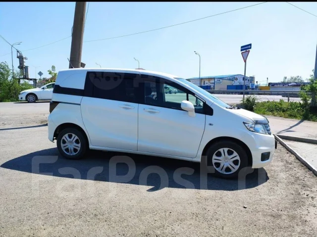Honda Freed Spike. ��������, ��������, 1.5 (118��.�.), ������, 162����. �� ����