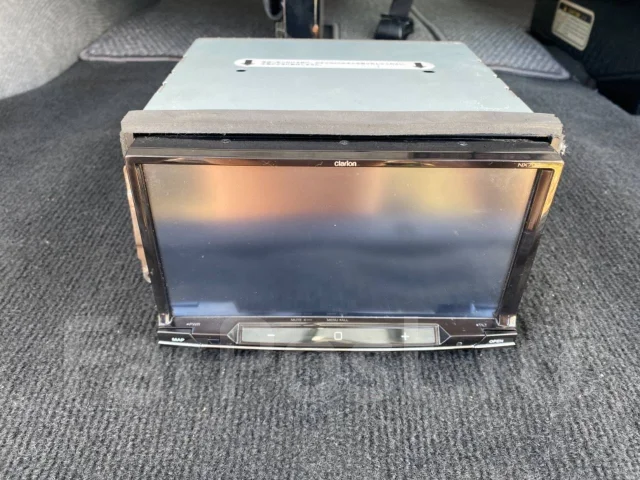 Clarion NX702 ����