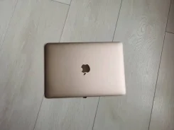 Apple MacBook. 12", 1,1����, ��� 64 �� � ������, ���� 252���, WiFi: 1, Bluetooth: 1, ����������� �� 10��. ����