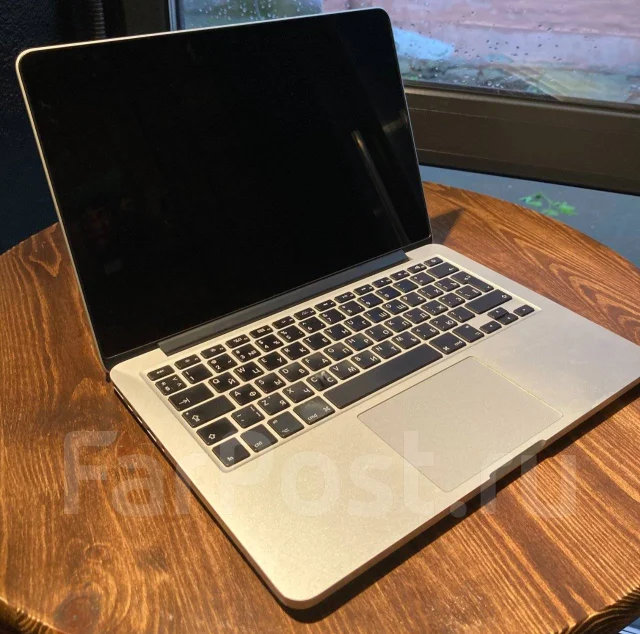 Apple MacBook 13. 13", ��� 8 ��, ���� 256���, WiFi: 1, Bluetooth: 1, ����������� �� 10��. ����
