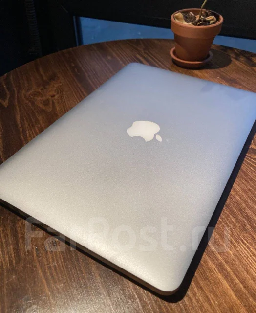 Apple MacBook 13. 13", ��� 8 ��, ���� 256���, WiFi: 1, Bluetooth: 1, ����������� �� 10��. ����