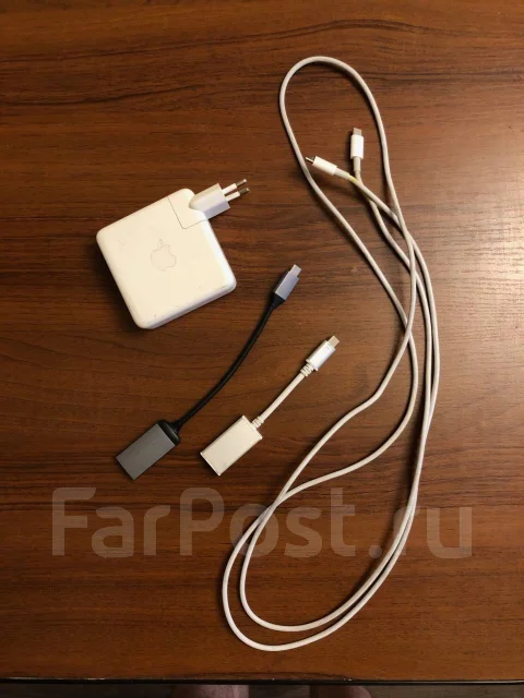 Apple MacBook Pro 15. 15.4", 2,6����, ��� 16 ��, ���� 512���, WiFi: 1, Bluetooth: 1, ����������� �� 4��. ����
