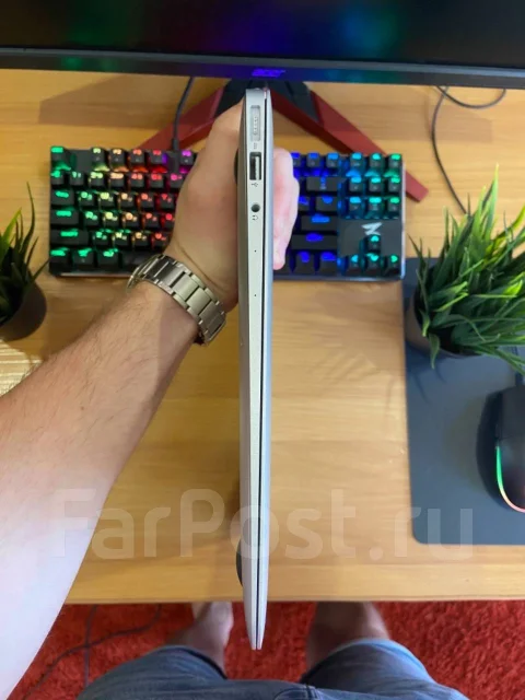 Apple MacBook Air 13 2017 Mid. 13.3", 1,8����, ��� 8 ��, ���� 128���, WiFi: 1, Bluetooth: 1, ����������� �� 7��. ����