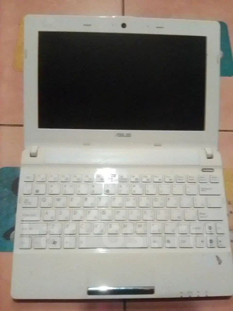Asus Eee PC X101H. 1 600����, WiFi: 1, Bluetooth: 1 ����