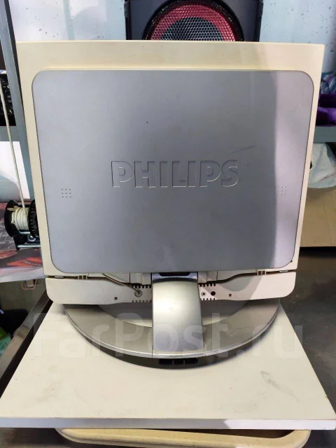 Philips. 17" ����
