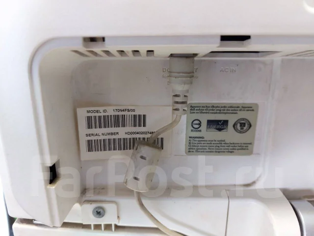 Philips. 17" ����