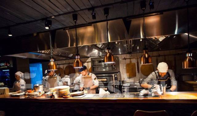 Повариха на судне. Вакансии повара в море владивосток. Вакансии повара в море владивосток. Вакансии повара в море владивосток. Кухня на яхте.