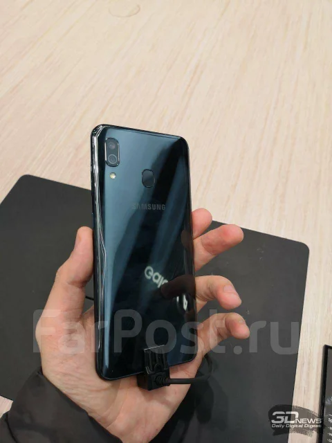 Samsung Galaxy A30. �/�, ������ ����
