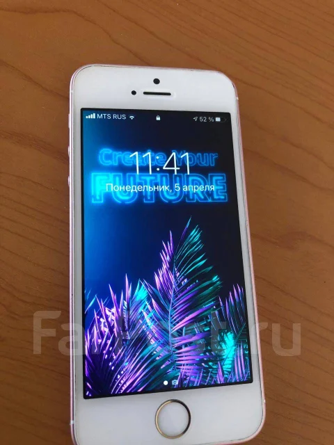Apple iPhone SE. �/�, �������, 4G LTE, NFC ����