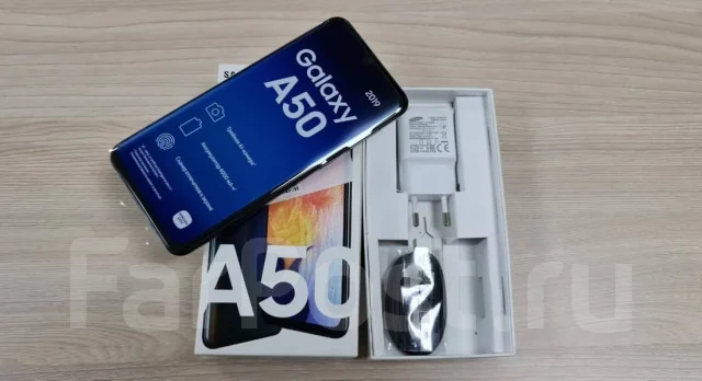 Samsung Galaxy A50. �/�, ������, 3G, 4G LTE, Dual-SIM, NFC ����