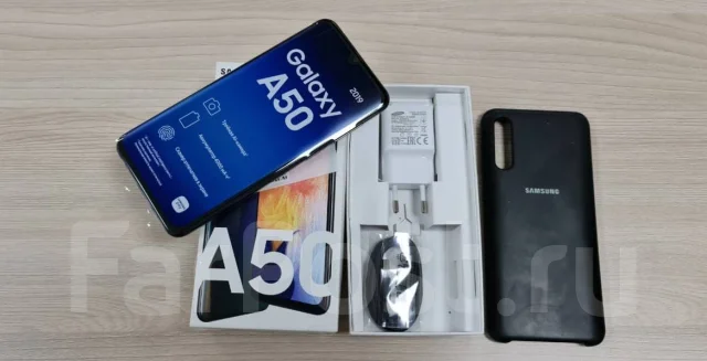 Samsung Galaxy A50. �/�, ������, 3G, 4G LTE, Dual-SIM, NFC ����