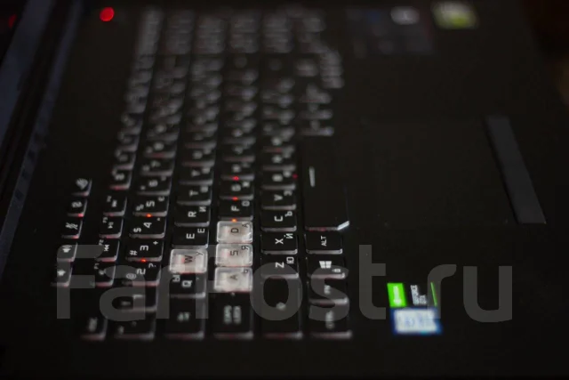 Asus ROG Strix Scar III G731GU. 17.3", 2,6����, ��� 16 ��, ���� 512���, WiFi: 1, Bluetooth: 1, ����������� �� 4��. ����