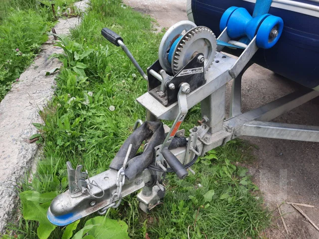 Jenhal Y-330. ����� 3,3��., ��������� ���������, 9,8��.�. ����