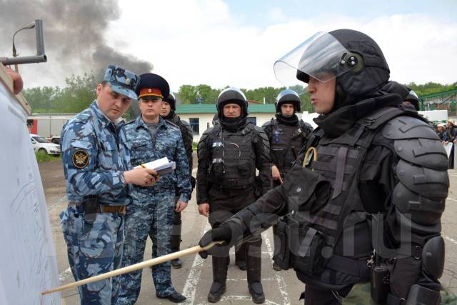 Женщина полицейский. Работник полиции. Ппс патрульно-постовая служба. Сотрудник патрульно постовой службы. Полиция без опыта.