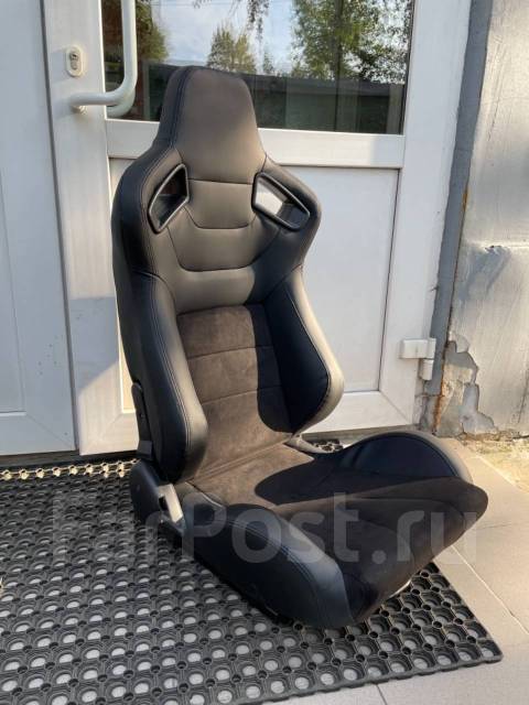 Кресло в автомобиль recaro