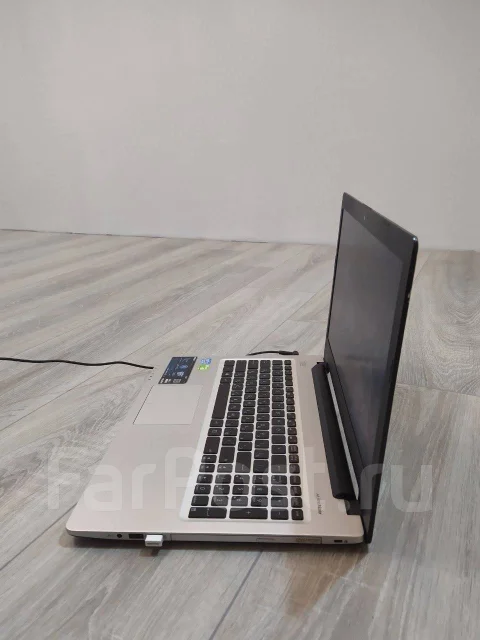 Asus K56C. 15.6", 1,7����, ��� 6 ��, ���� 500���, WiFi: 1 ����