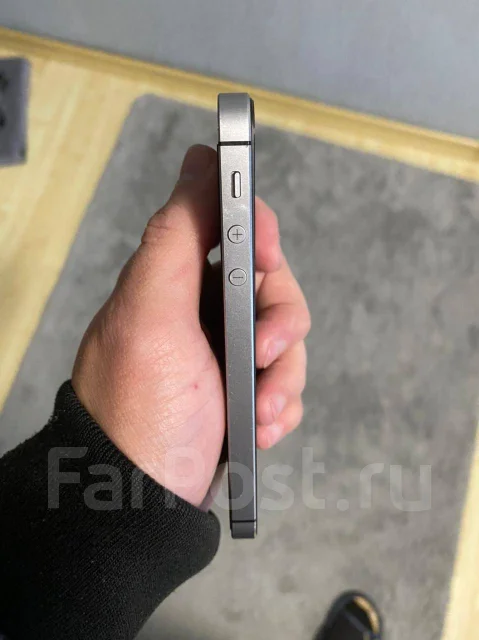 Apple iPhone SE. �/� ����